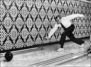 Nixon_bowling