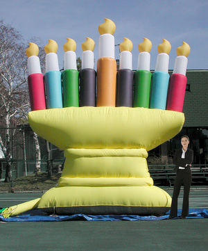 Inflatable_menorah
