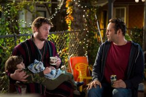 Brett (Chris Pratt) tries to convince David (Vince Vaughn) that fatherhood isn't what he thinks.