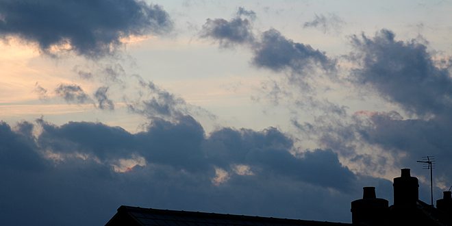 Cirrus clouds over stratocumulus © Sophie Brown
