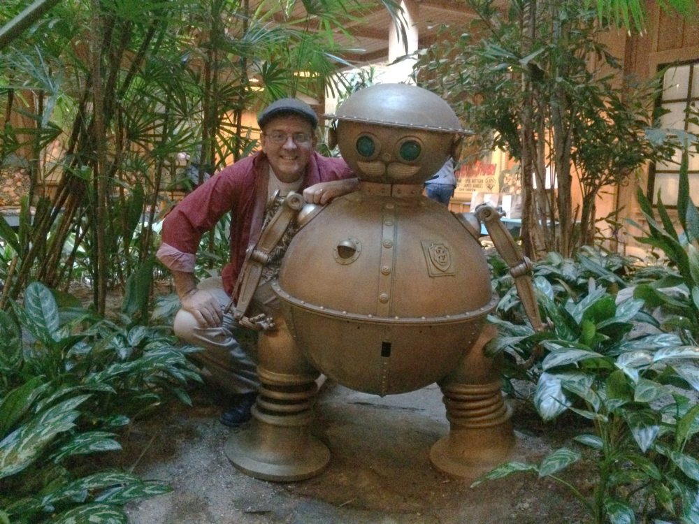 Tik-Tok, the Clockwork Man, stands guard in the courtyard. Photo by the author.