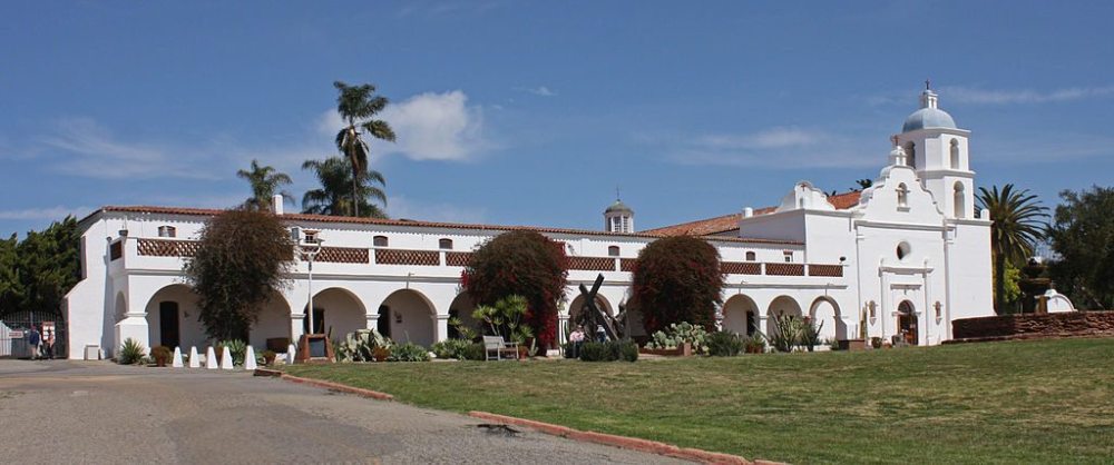 1024px-Mission_San_Luis_Rey_de_Francia_01