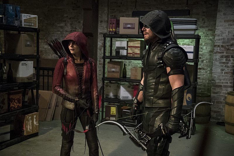 Arrow -- "The Candidate" -- Image AR402A_0527b-- Pictured (L-R): Willa Holland as Speedy and Stephen Amell as The Arrow -- Photo: Katie Yu /The CW -- �© 2015 The CW Network, LLC. All Rights Reserved.