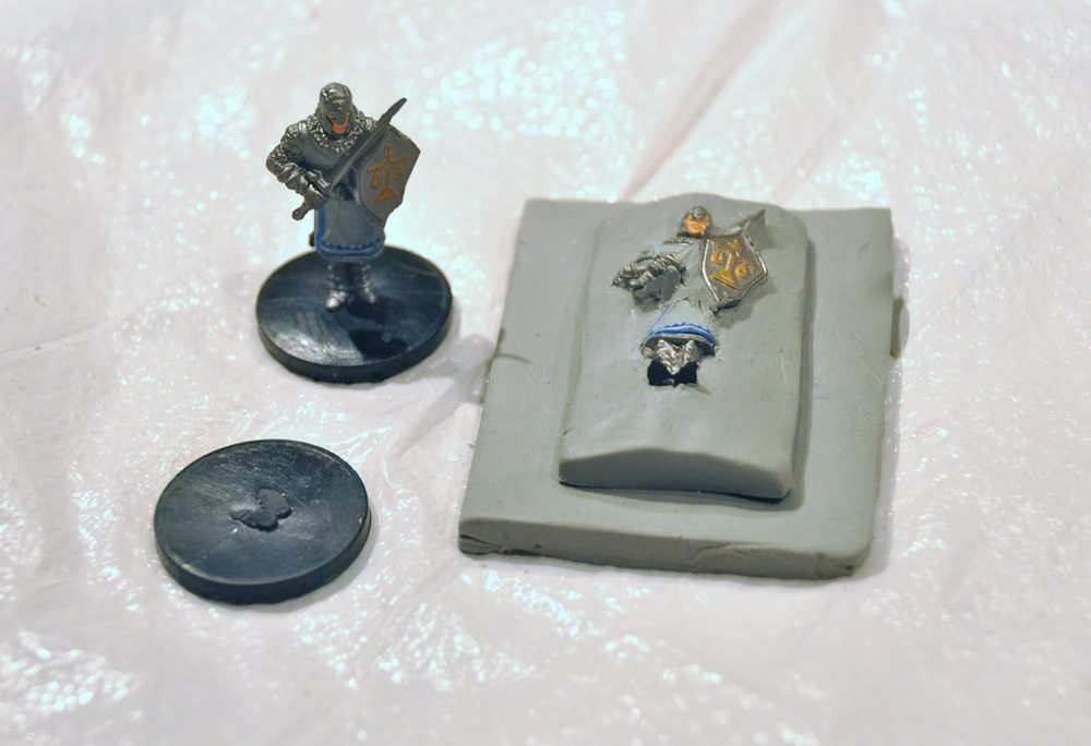 Sculpted lid