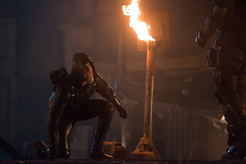 DC's Legends of Tomorrow -- "Star City 2046" -- Image LGN106b_0270.jpg -- Pictured: Steven Amell as Oliver Queen/The Green Arrow -- Photo: Diyah Pera/The CW -- Ã?Â&copy; 2016 The CW Network, LLC. All Rights Reserved