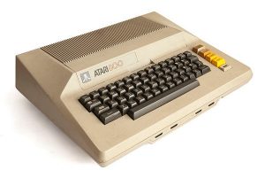 Atari_800 by Wikimedia user Bilby (CC BY 3.0)