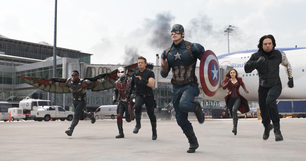 Poster Captain America: Civil War - Cap Vs Iron Man, Formato 61x91,5 Cm, Incluso Secondo Poster Omaggio A Sorpresa
