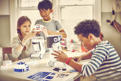 Kids assemble custom Star Wars droids using littleBits Droid Inventor Kit