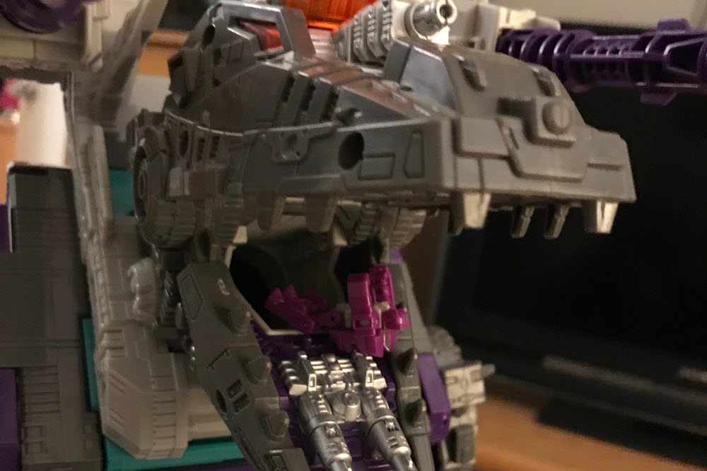 Titans-Return-Trypticon-Eating