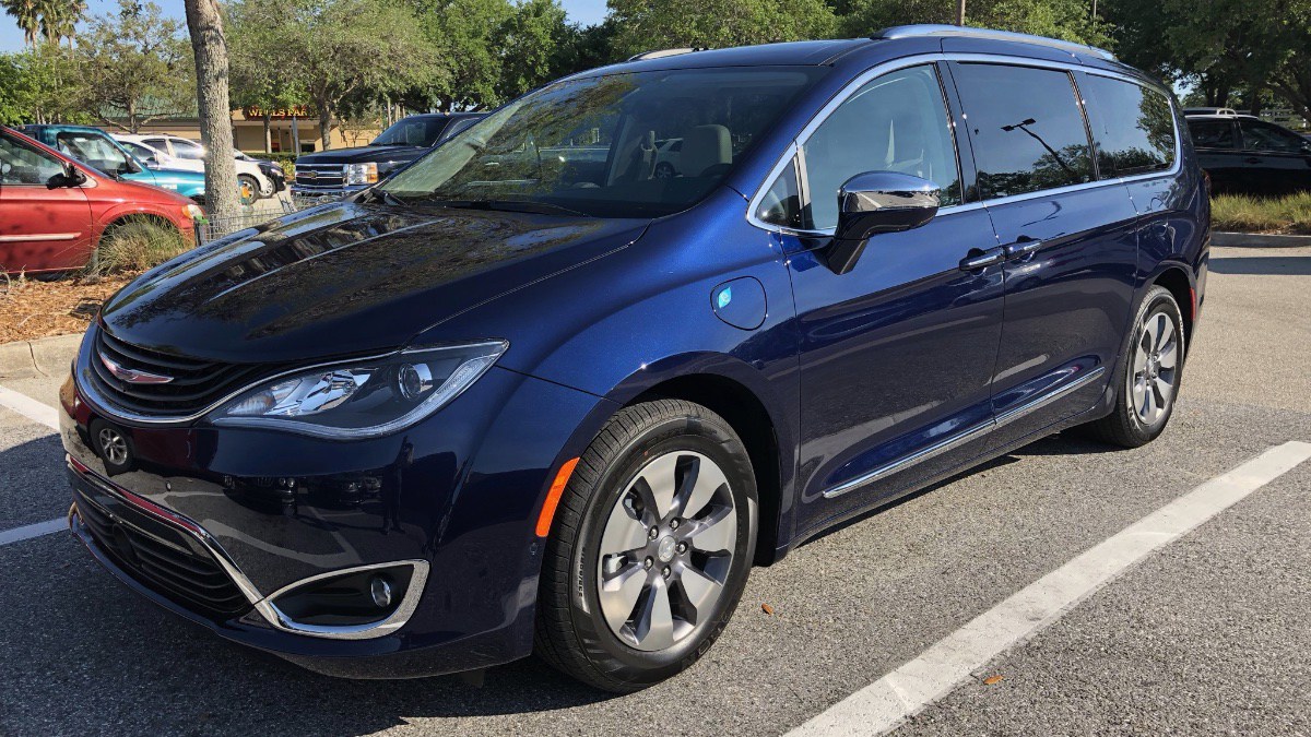 Chrysler-Pacifica-Front