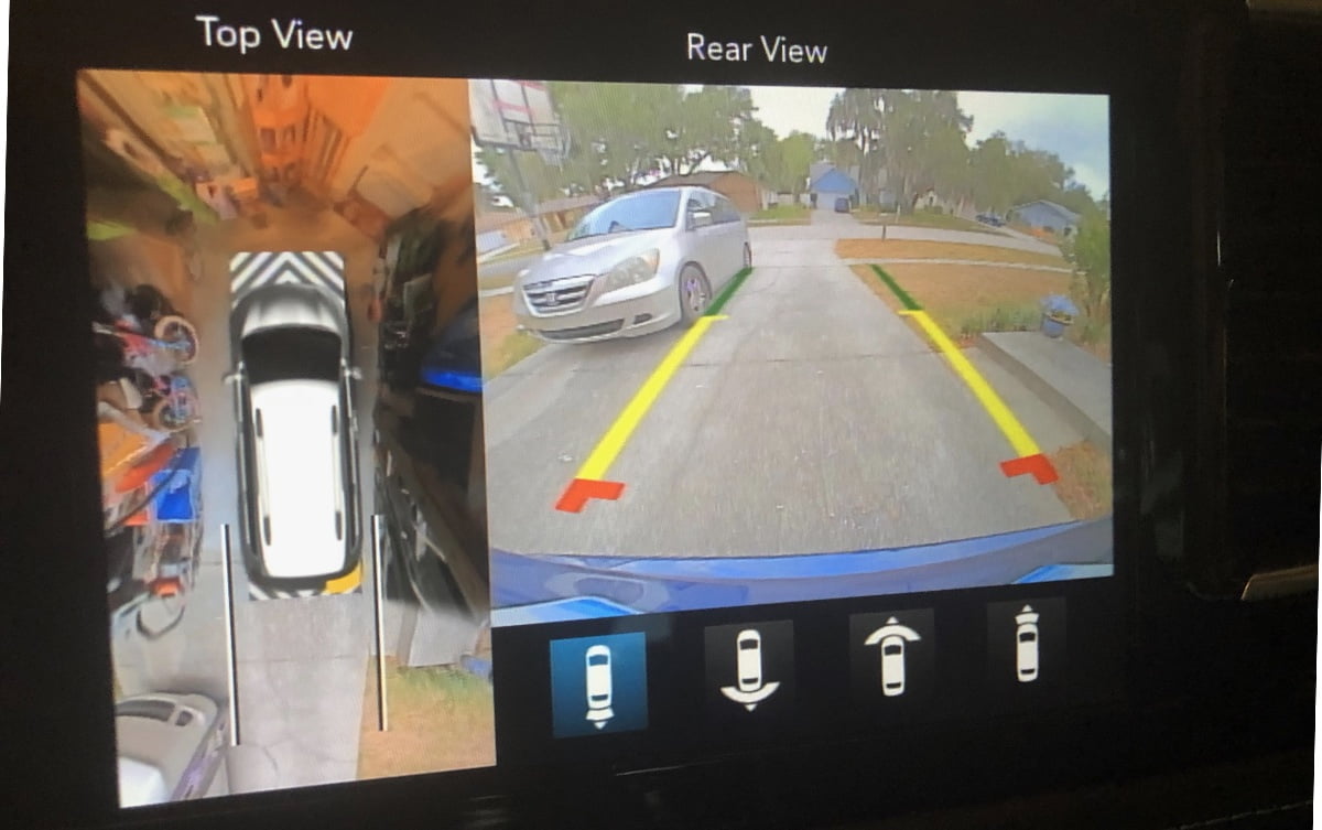 Chysler-Pacifica-Rear-Camera