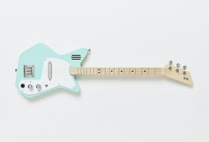 Loog Pro Guitar in green